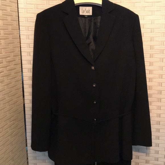 Elegant Black Suit with Pants. - Picture 2 of 6